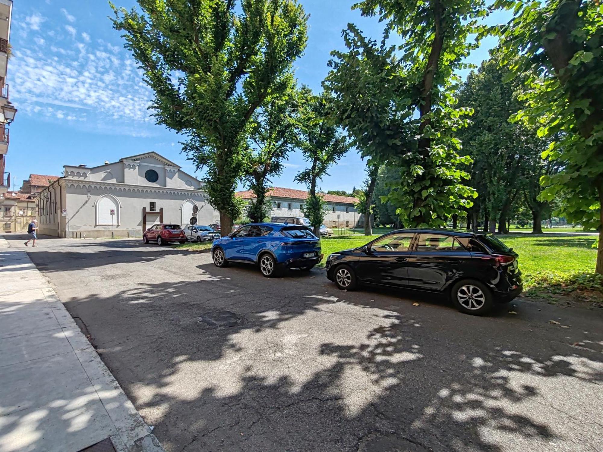 Zen Studio In The Center With Free Parking And 24Hours Automatic Check-In Casale Monferrato Bagian luar foto